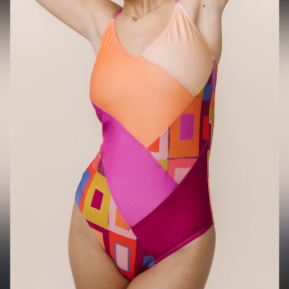 Nani Swimsuit - Picture 1 of 4